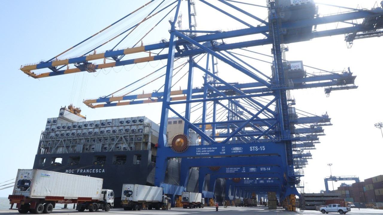Adani Group hisseleri, ABD'li milyarder Bill Ackman'ın Hindenburg'un dolandırıcılık raporunu "son derece güvenilir" olarak nitelendirmesiyle serbest düşüşte