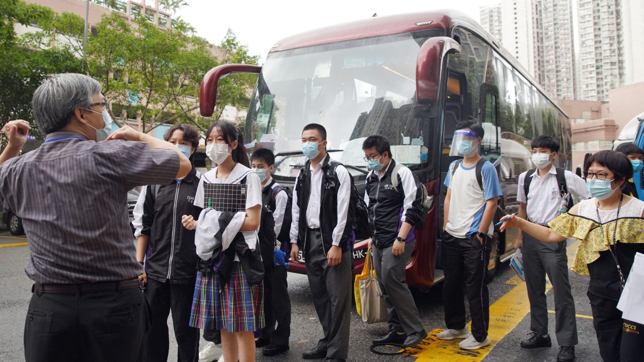 Eğitim Bürosu, sınır ötesi öğrencilerin Hong Kong sınıflarına dönüşünün ertelendiğini ve ilk öğrencilerin Şubat ortasında geri döndüğünü söyledi.
