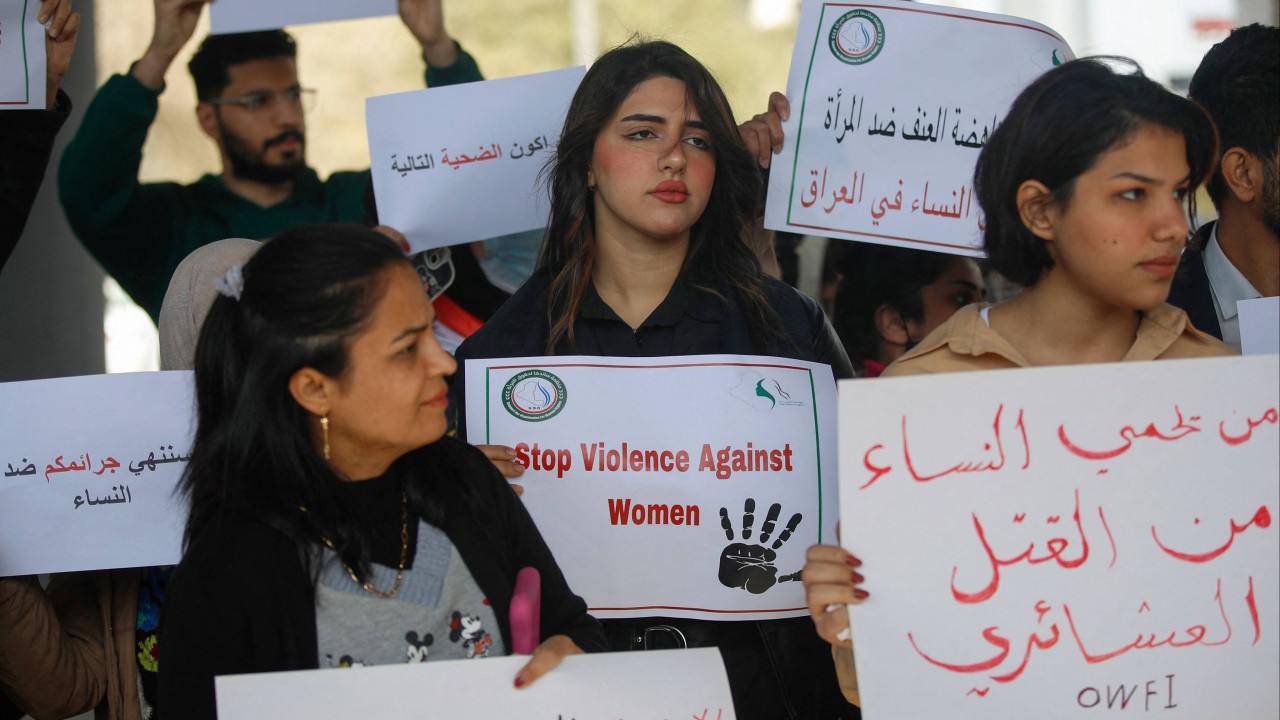 Iraklı protestocular, babanın YouTuber kızını öldürmesinin ardından aile içi şiddete karşı yasa talep ediyor