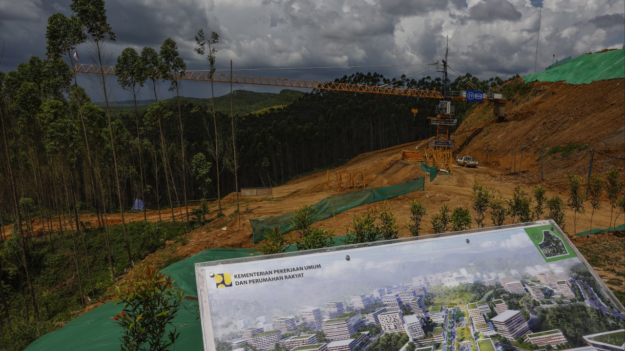 Indonesia unveils construction site of new capital city as Jakarta sinks into the sea