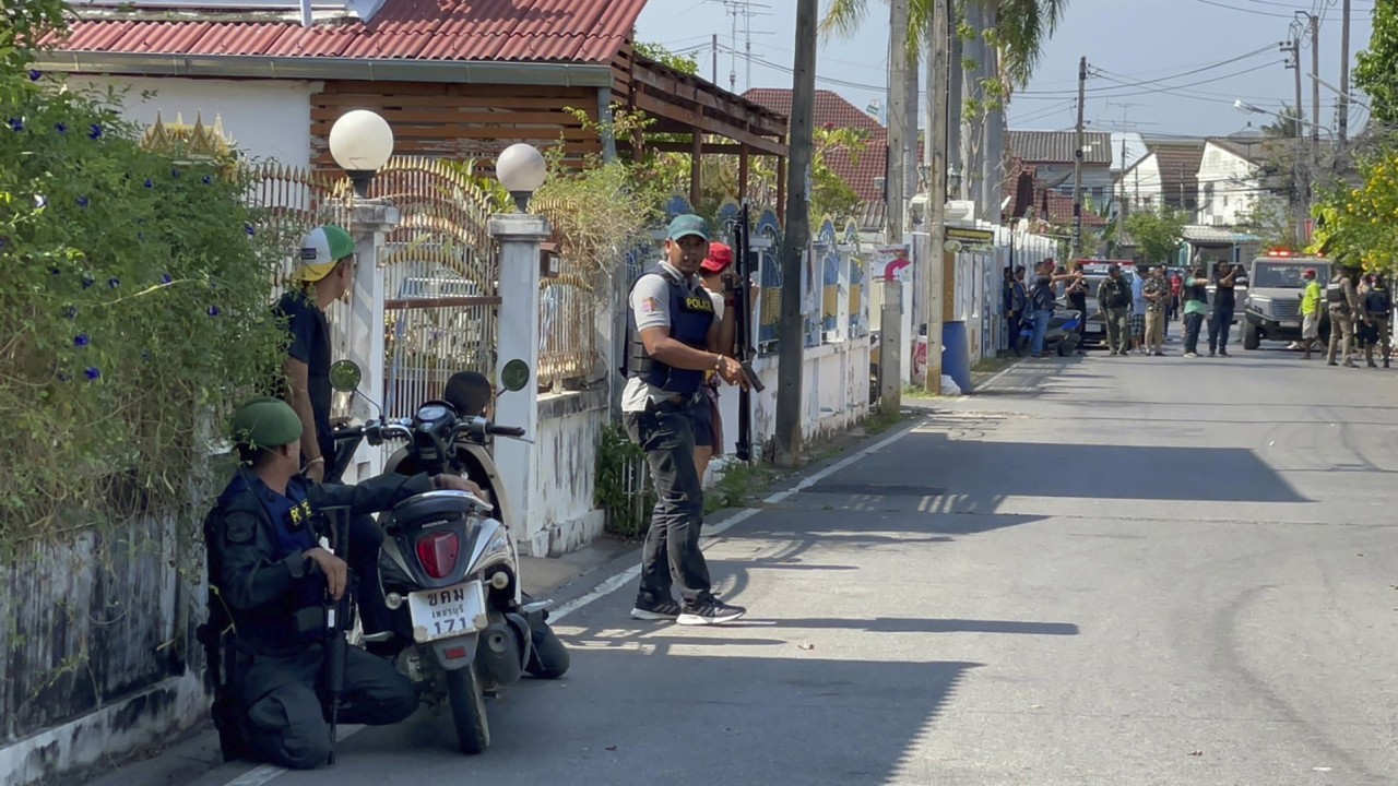 Thai gunman kills at least 3, wounds others, police trap him inside house