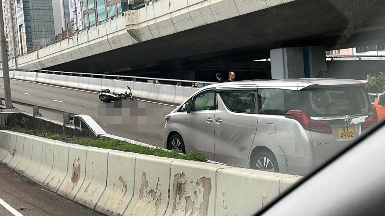 Hong Konglu motosikletçi trafik kazasında öldü, 12 dakika önce yakındaki ayrı bir olayda 3 kişi daha yaralandı