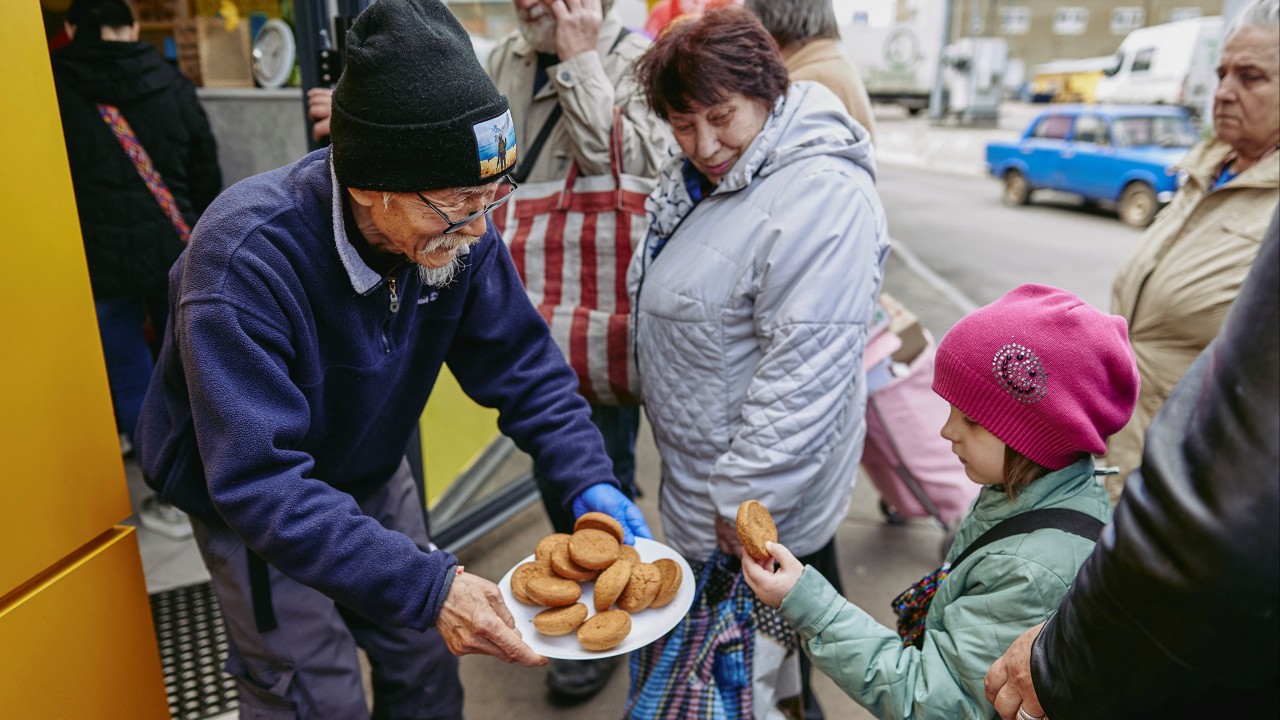 Elderly Japanese man opens free cafe in Ukraine’s Kharkiv