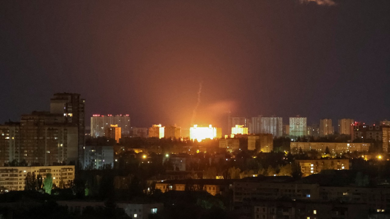 Rusya, Zafer Bayramı tatili öncesinde Ukrayna'ya büyük insansız hava aracı sürüsüyle saldırdı