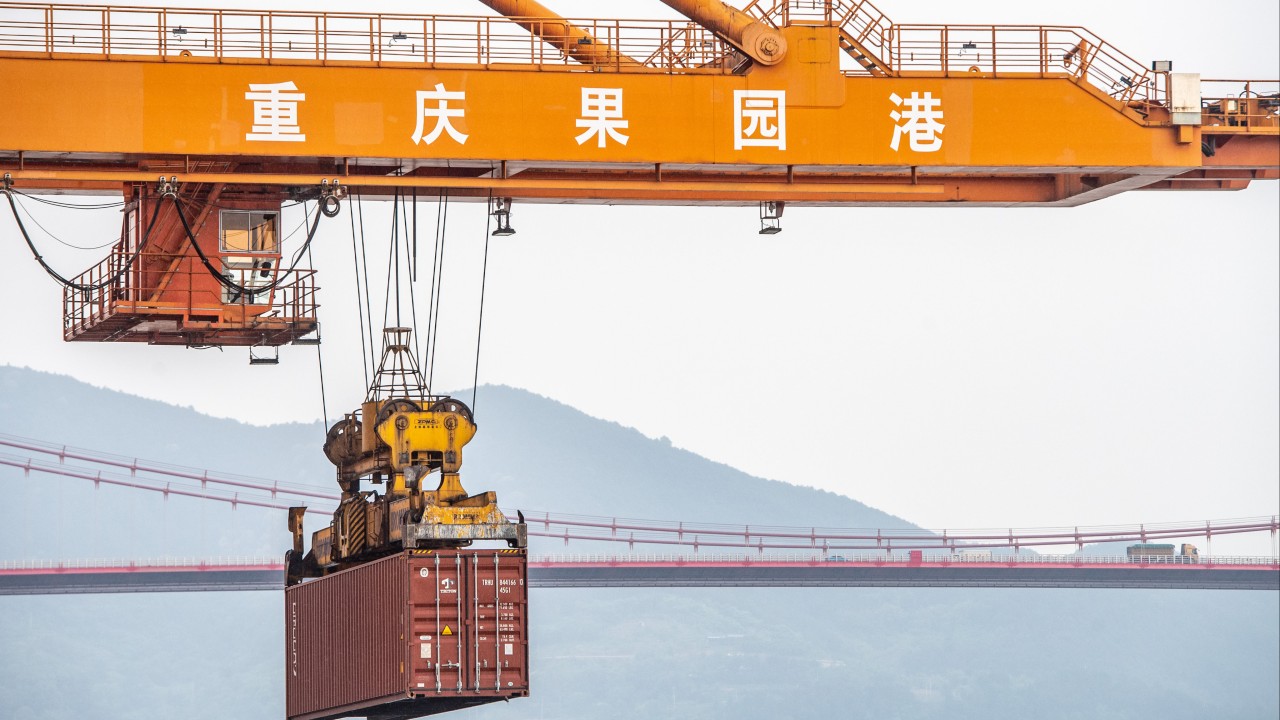 Çin ticareti: Nisan ayında ihracat artışı hızlandı, ithalat düşüşü daha da derinleşiyor