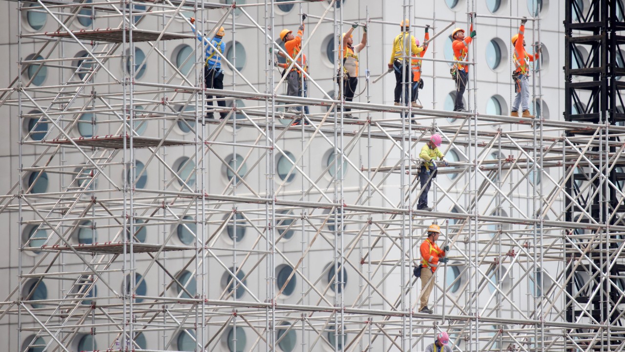 Hong Kong unions urge authorities to push back deadlines for construction work during hot days, warn employees are unable to take breaks despite new heat warning system