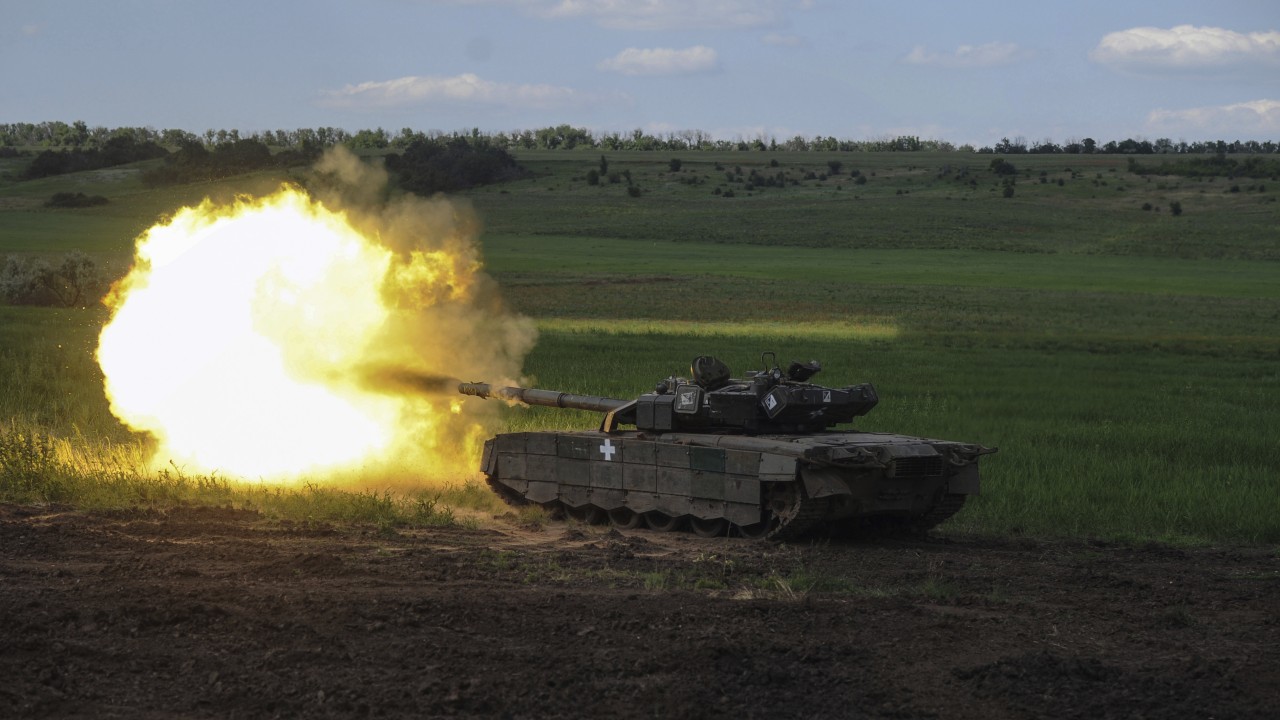 Ukrayna'nın yeni tankları karşı saldırı olarak hareket halinde görülüyor