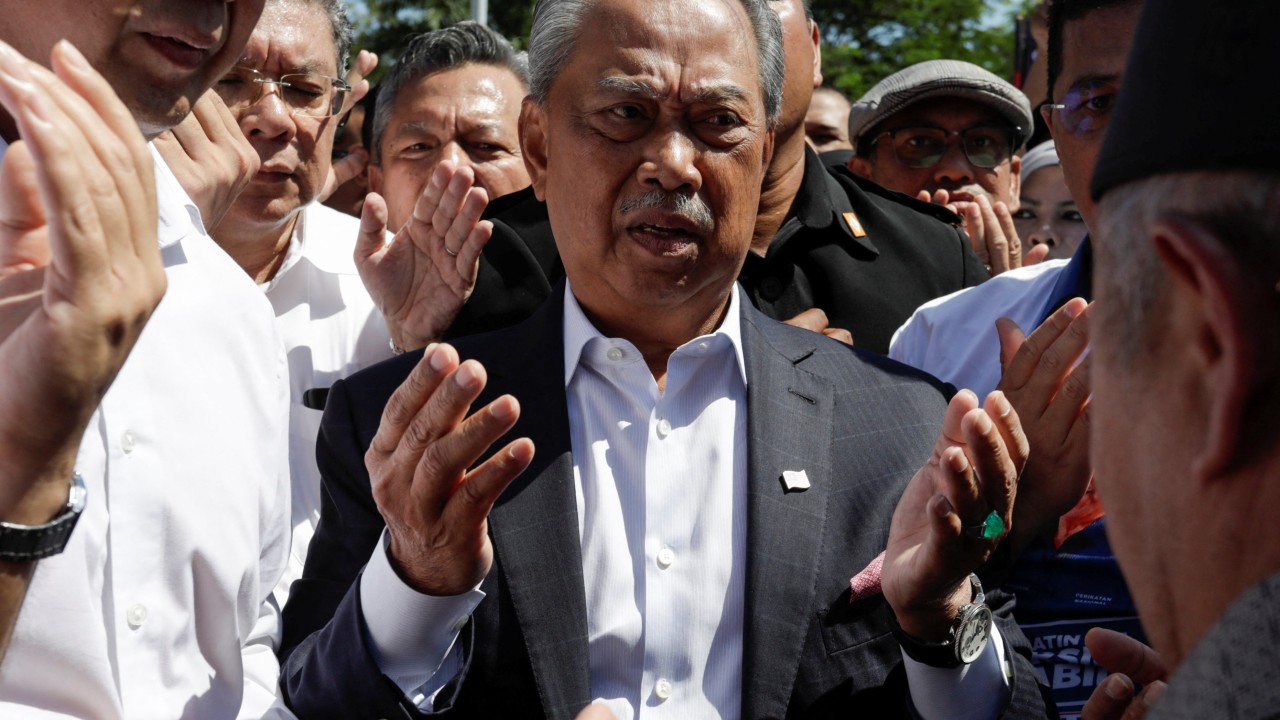 Muhyiddin dice que los parlamentarios de la oposición de Malasia están siendo coaccionados para respaldar al primer ministro Anwar