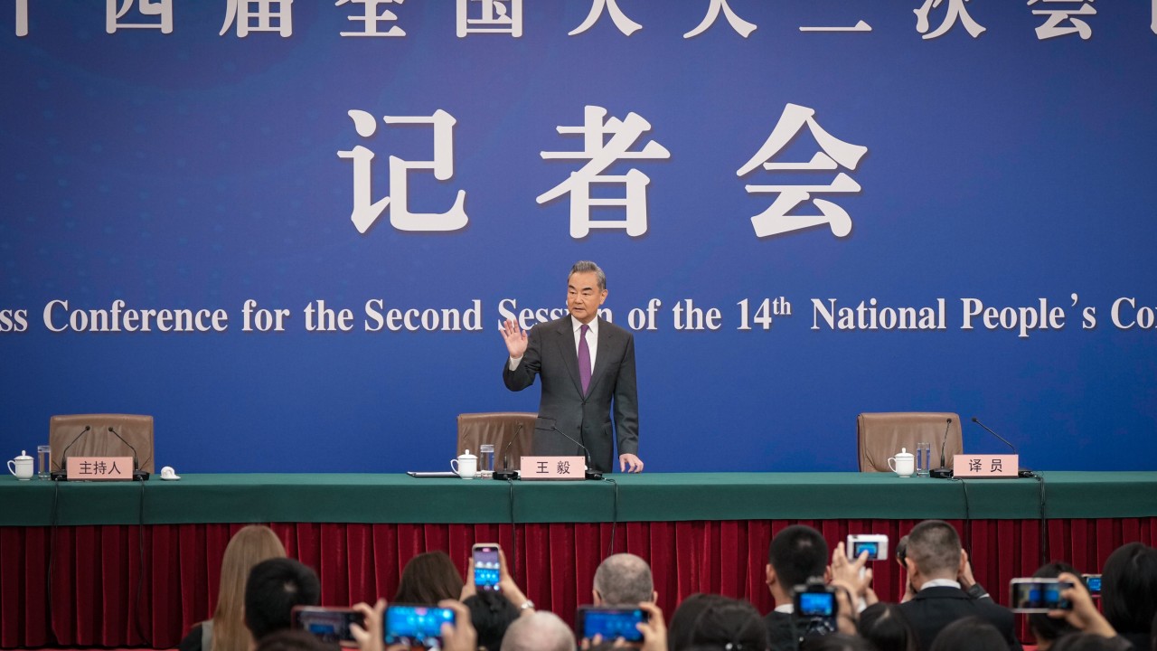 事实：2024年中国“两会”——外交部长王毅称在台湾问题上“玩火”的人“会被烧死”