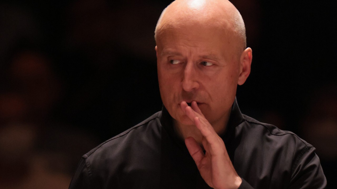香港管弦乐团与帕沃·雅尔维的肖斯塔科维奇震撼人心的作品在全俄罗斯节目中赢得五项选择