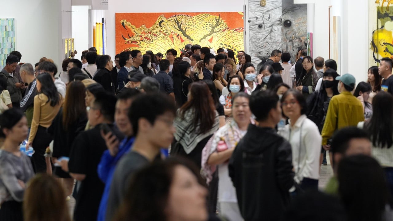 我对香港艺术周的看法：国安法备受争议。就像俗气的公共艺术一样