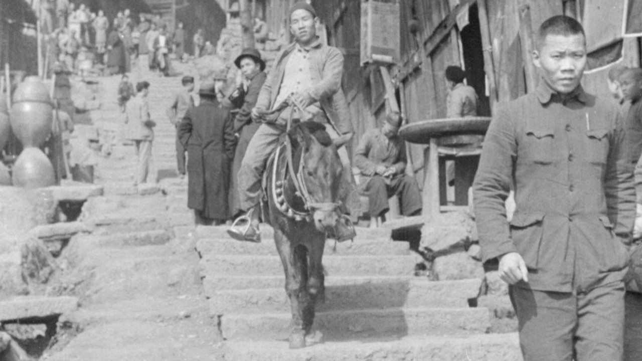 重庆这座中国不可思议的战时首都的生活被记录在对这座城市的摄影颂歌中