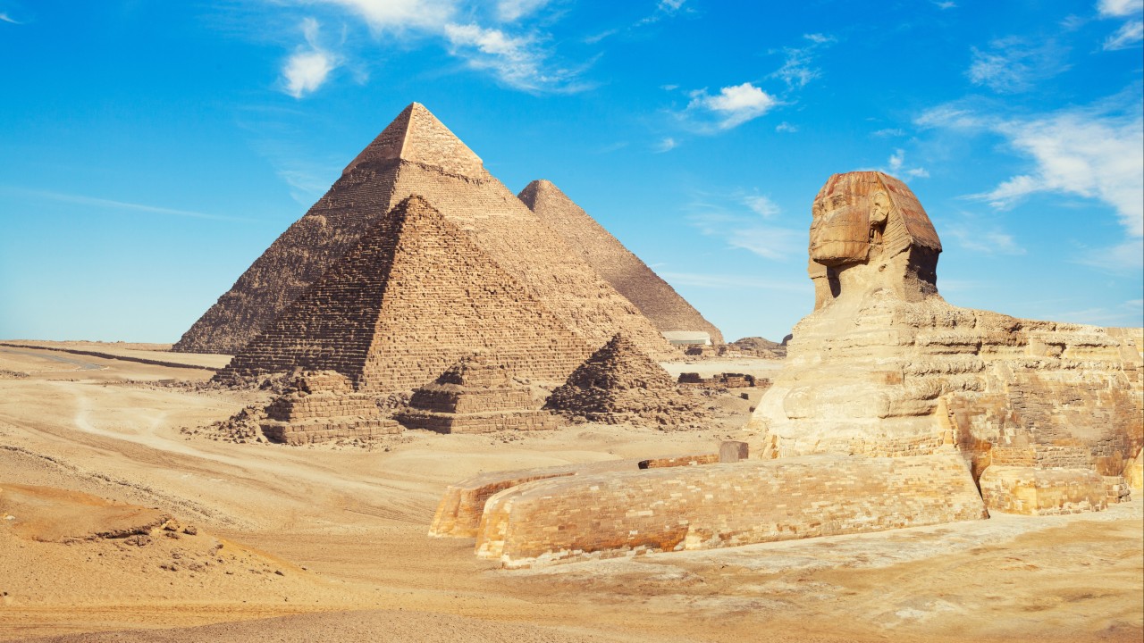 From the Hanging Gardens of Babylon to the Great Pyramid of Giza, these are 7 ancient wonders of the world