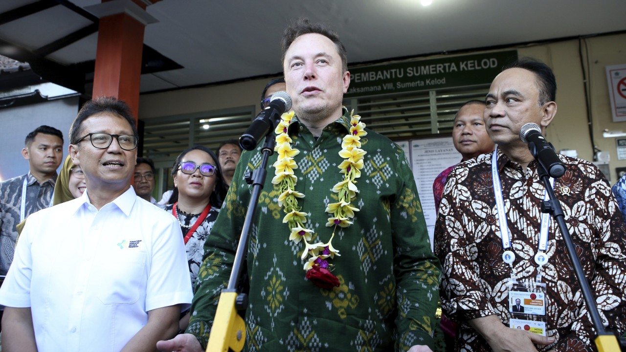 Elon Musk’s fashion diplomacy: he rocked a batik shirt in Bali on a recent trip to launch his Starlink satellites – and the SpaceX CEO’s not the only tech billionaire who’s mastered the art ...