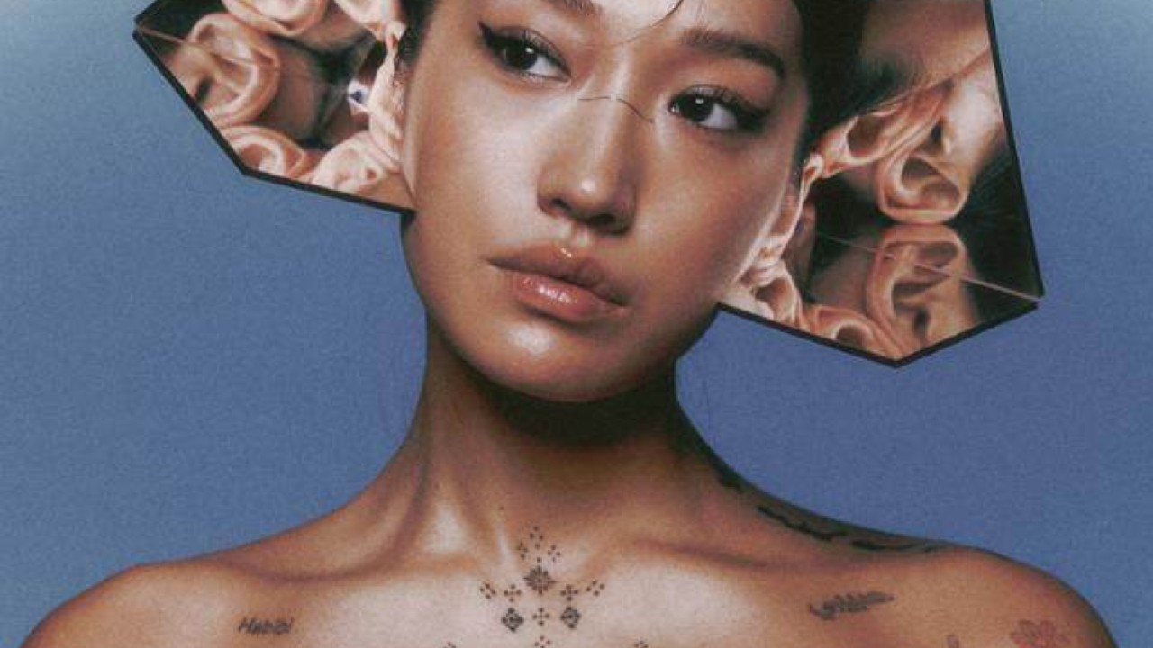 韩国 DJ 兼歌手 Peggy Gou 讲述她在崛起过程中与种族主义和性别歧视作斗争的故事，以及她 90 年代的专辑