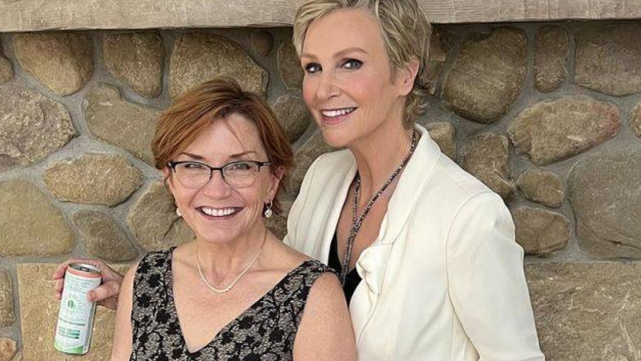 Who is Jane Lynch’s low-key screenwriter wife Jennifer Cheyne? The Glee alum dated her in the early 2000s, reconnected years later, and got married in an intimate Santa Barbara wedding