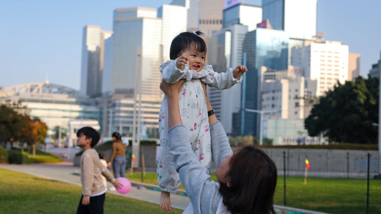 Los funcionarios de Hong Kong tendrán tres días de permiso para cuidar a sus hijos por cada niño menor de tres años