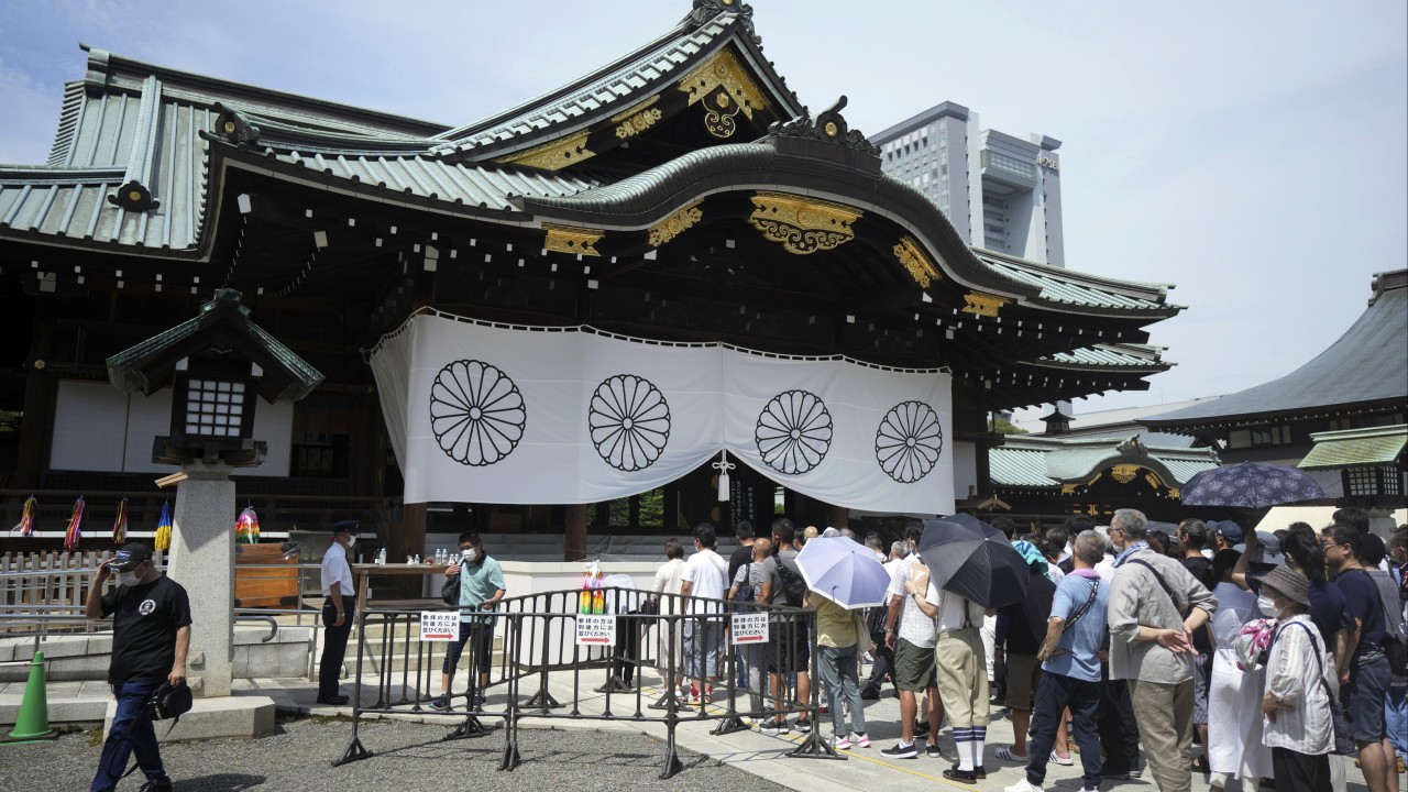 Japan police seek arrest of Chinese teenager over Yasukuni Shrine ‘toilet’ graffiti