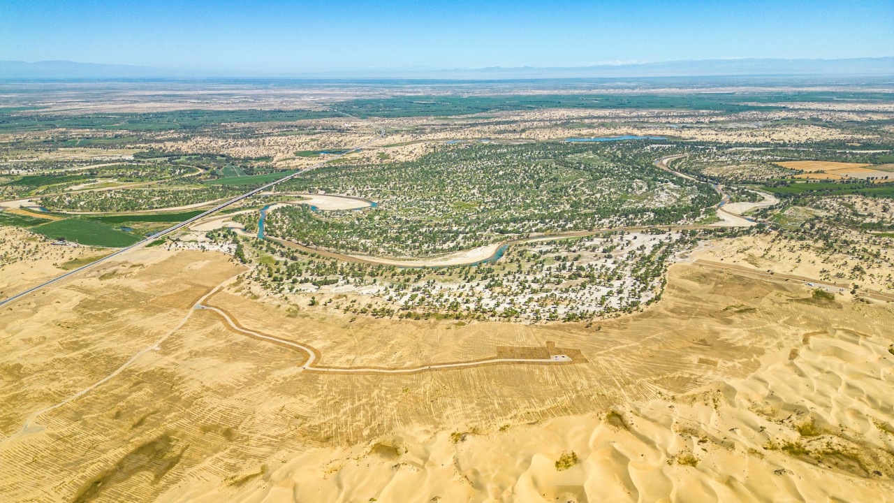Great wall of Taklamakan: China surrounds its largest desert with giant green belt