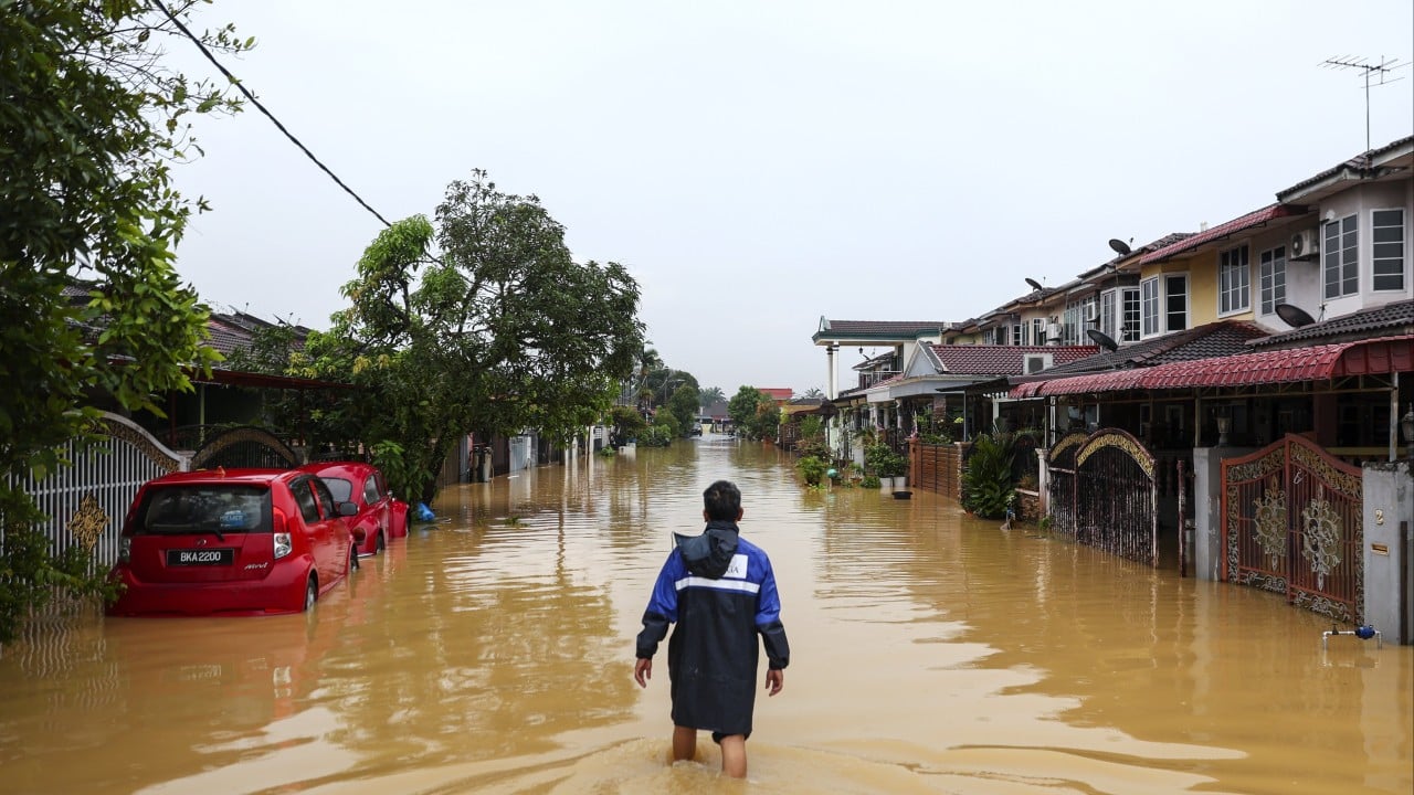 Floods wreak havoc in Malaysia, southern Thailand as tens of thousands evacuated