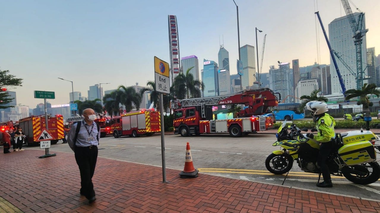 200 trapped after fire alarm halts Hong Kong Ferris wheel