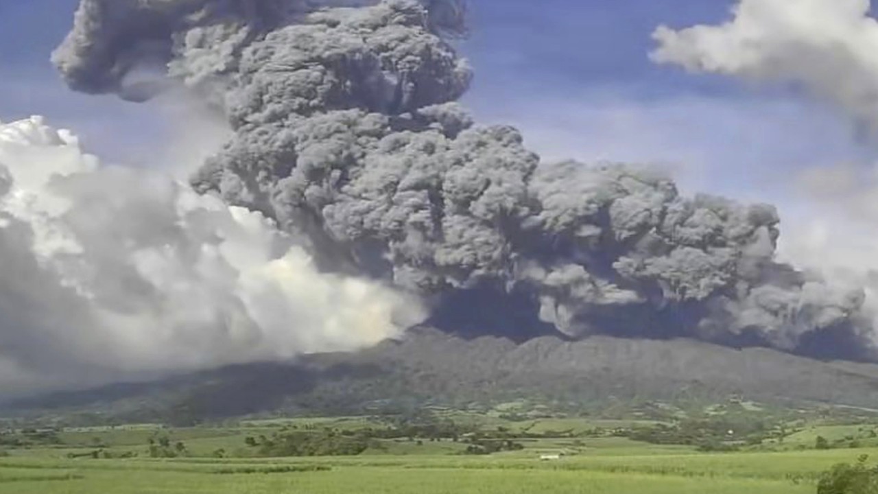 Philippines’ Mount Kanlaon, erupts sending hundreds to shelters, as homes blanketed in ash