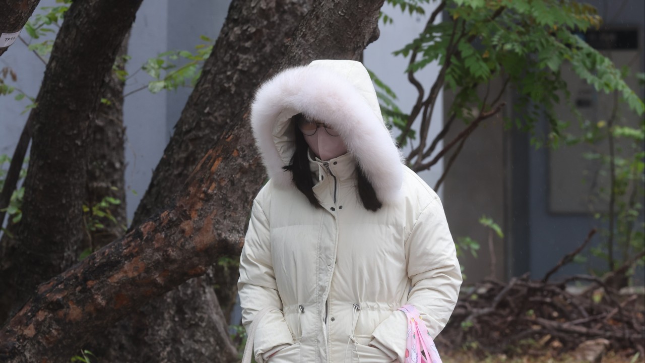 Temperatures in Hong Kong to drop to 12 degrees Celsius this weekend, lowest this winter