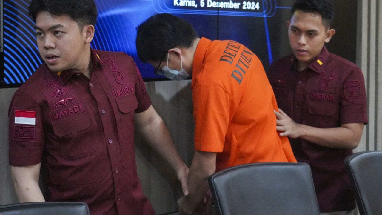 Singapore police explain why they did not arrest Chinese fugitive on Interpol Red Notice