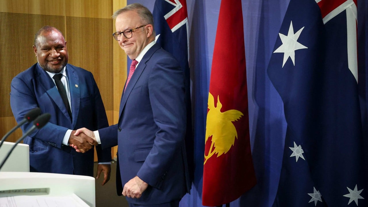 Australia seals Papua New Guinea security deal with eye on China