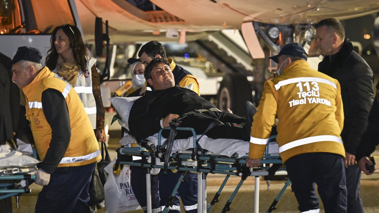 At least 1 loud bang before plane went down, passenger on crashed Azerbaijan airliner says