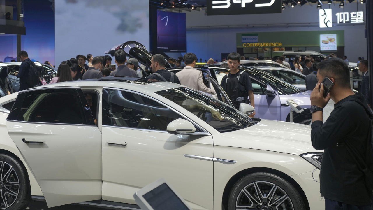 China mandates 30% EVs in government fleets in boost for carmakers, decarbonisation