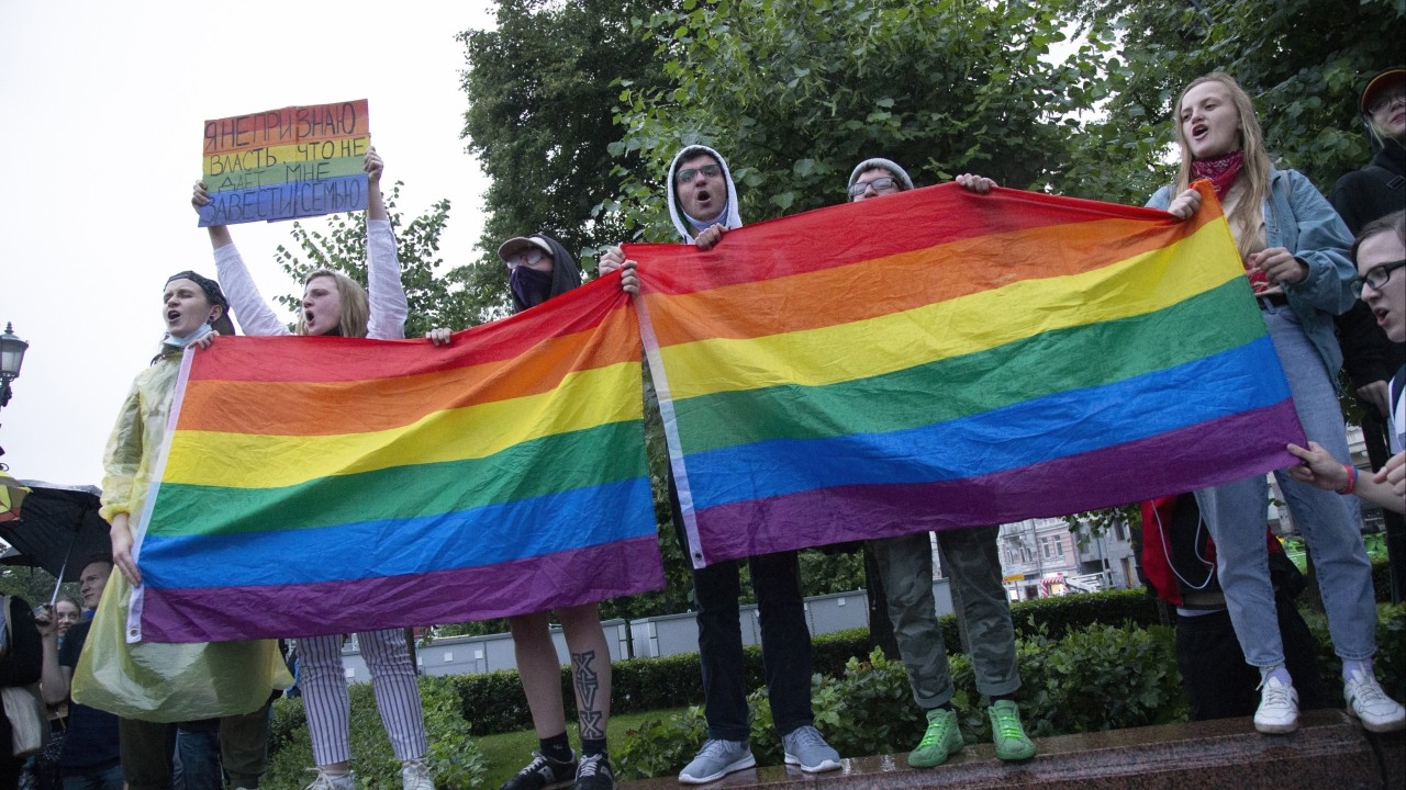 Russian man arrested for organising LGBTQ tours dies in custody