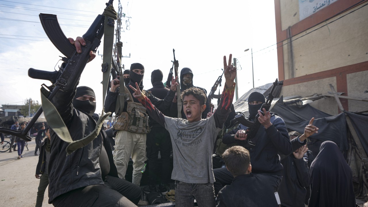 Gazans cheer as ceasefire between Israel and Hamas kicks off