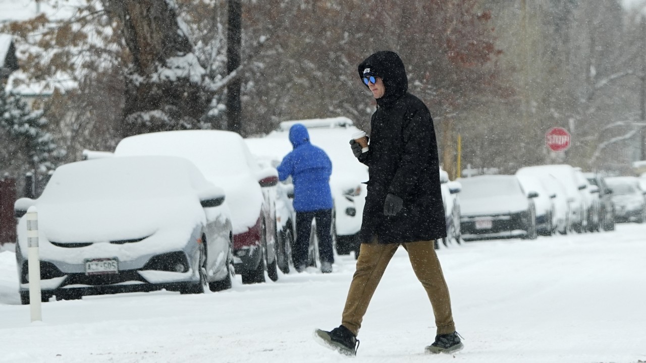 Heavy snow and frigid Arctic blast put 70 million across US under winter storm warnings