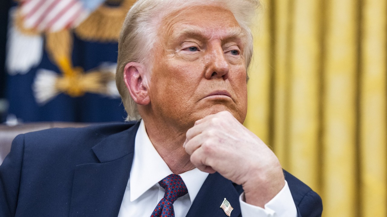 Trump announces purge of over 1,000 Biden appointees