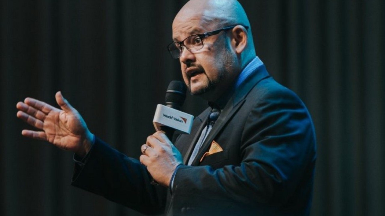 Malaysian Muslim comedian faces backlash for ham joke, sparking free speech debate