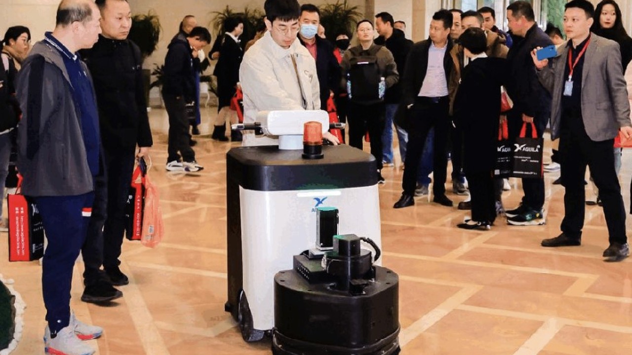 Chinese robot maker sees Hong Kong, Macau as strong markets for large cleaning units