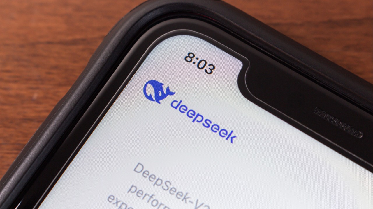 Chinese AI disrupter DeepSeek claims top spot in US App Store, dethroning ChatGPT