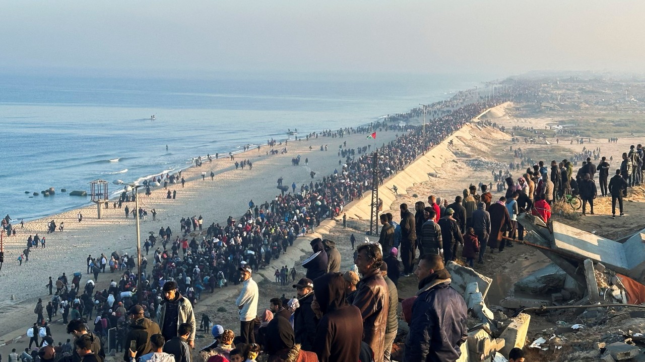 Israel lets Palestinians return to northern Gaza for first time in over a year