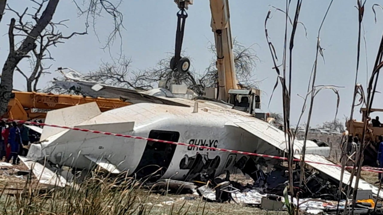 Plane crash in South Sudan kills 18