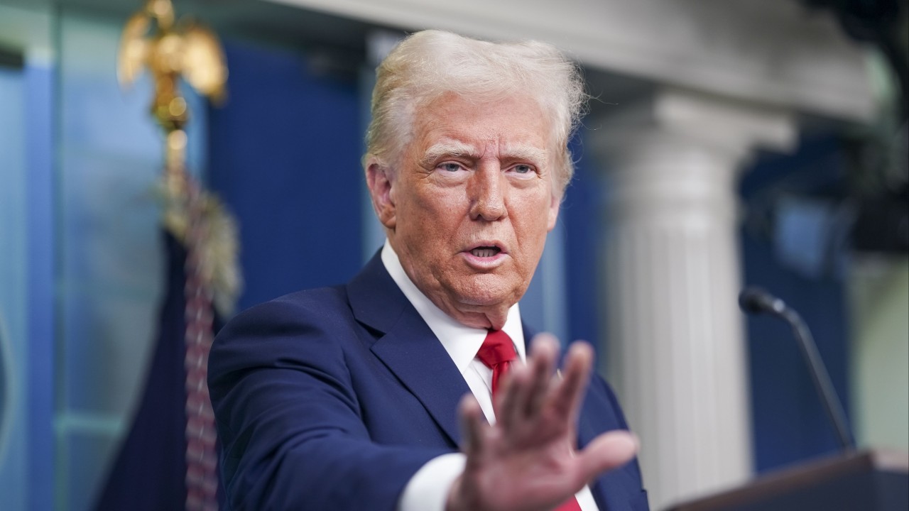 US to launch 25% tariffs on goods from Canada and Mexico, 10% on China imports