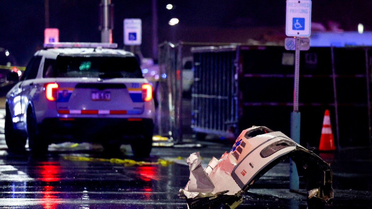 Plane with 6 on board crashes in Philadelphia, US President Trump reacts