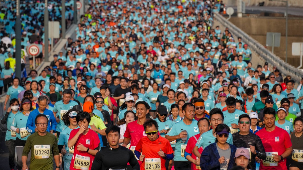 Hong Kong authorities urge marathon runners to keep warm before, during race