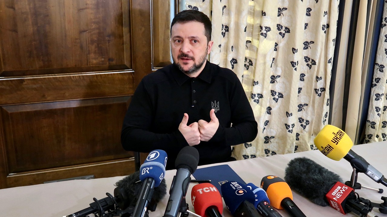 Zelensky says he doesn’t want to be leader who handed Ukraine land to Putin