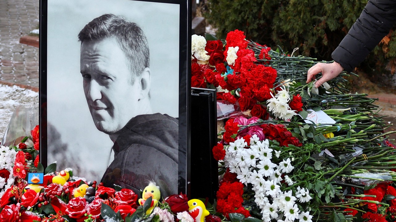 Navalny supporters risk reprisals with memorial events