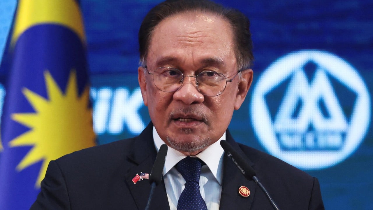 Malaysia’s PM Anwar reassures public Petronas’ will uphold gas contracts amid Sarawak talks