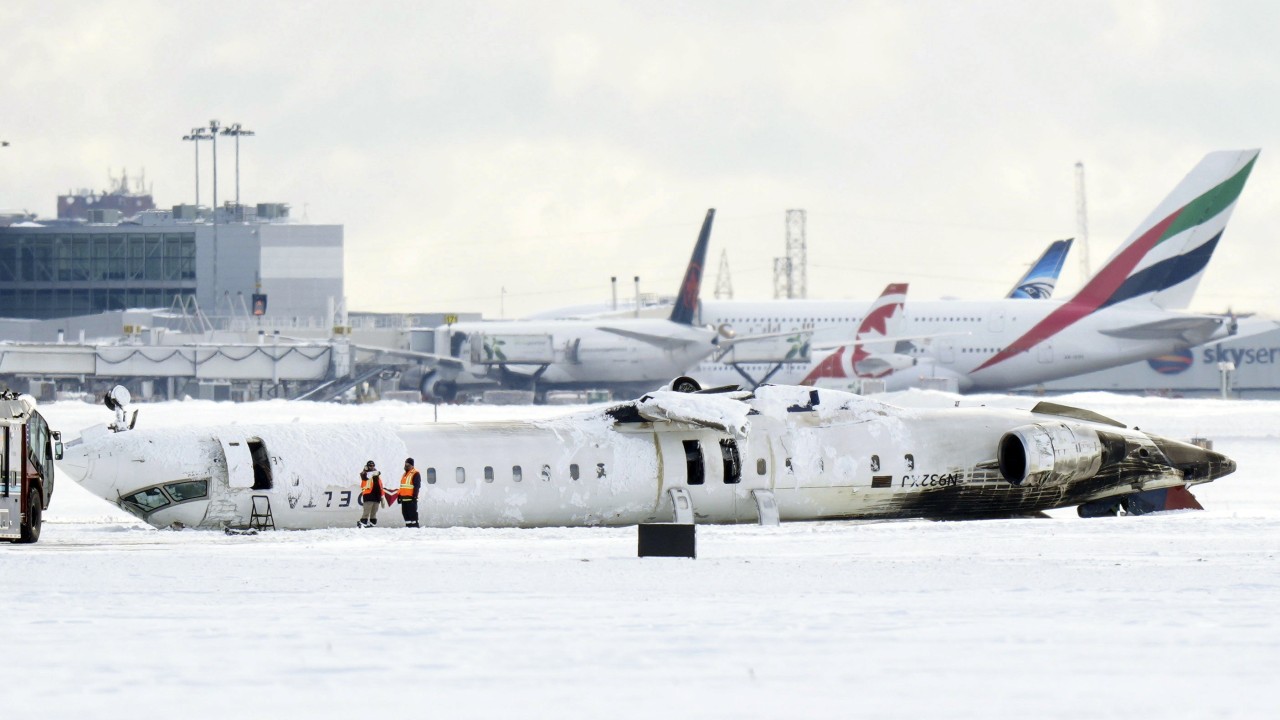 Canadian investigators recover black boxes from Toronto airport plane wreckage