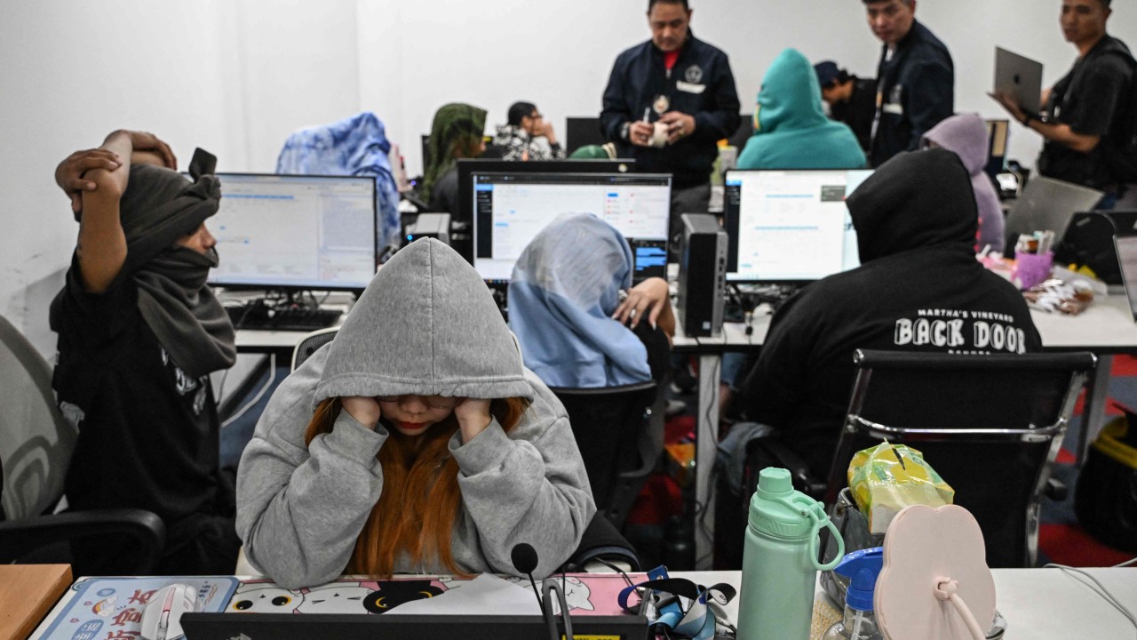 5 Chinese bosses among 450 arrested in Philippine scam farm raid