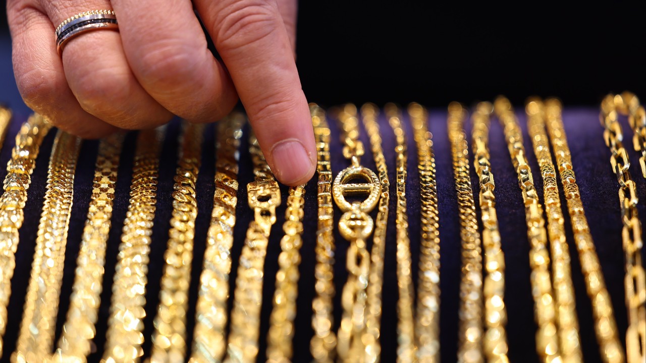 Asian gold investors cash in on record prices, selling holdings amid global uncertainty
