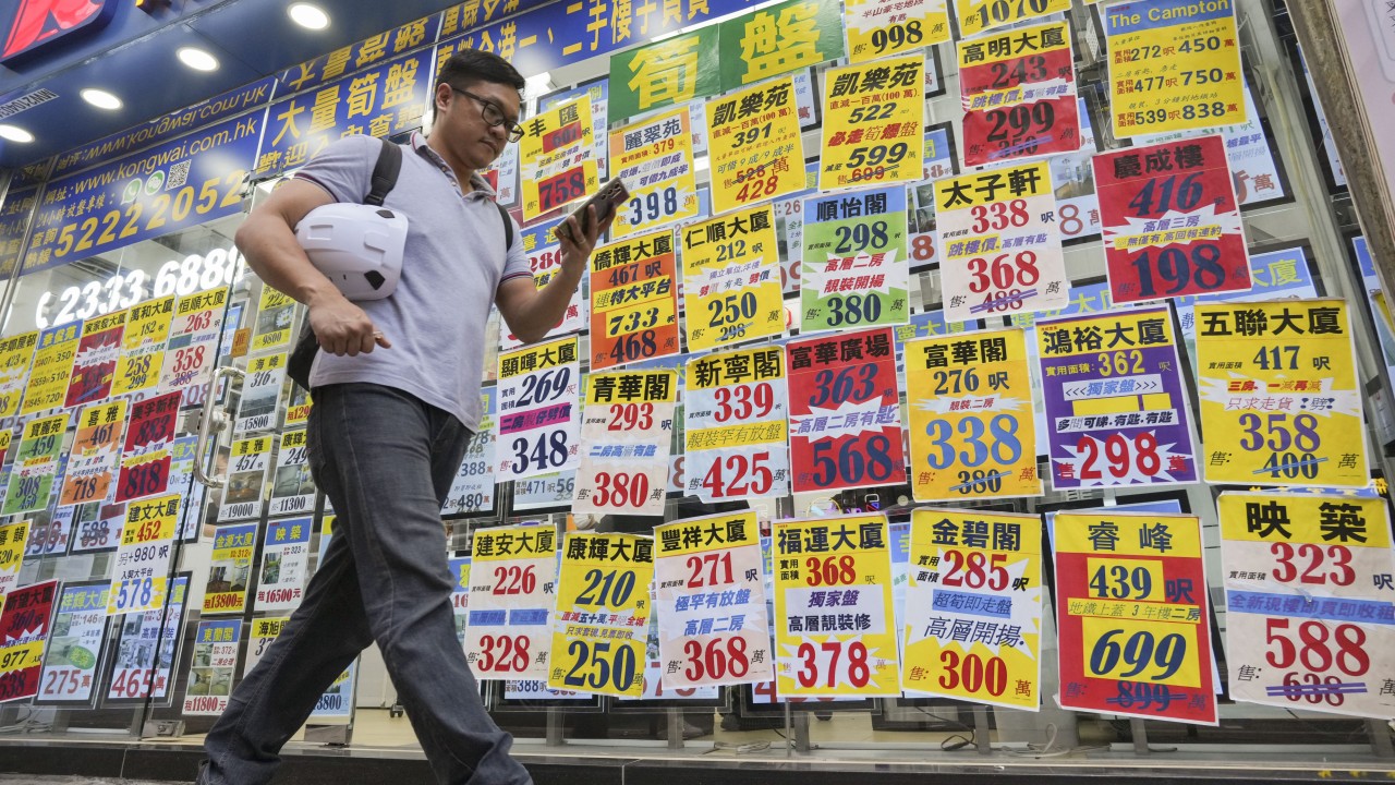 Hong Kong lived-in home prices fall to lowest point in 8 years in January